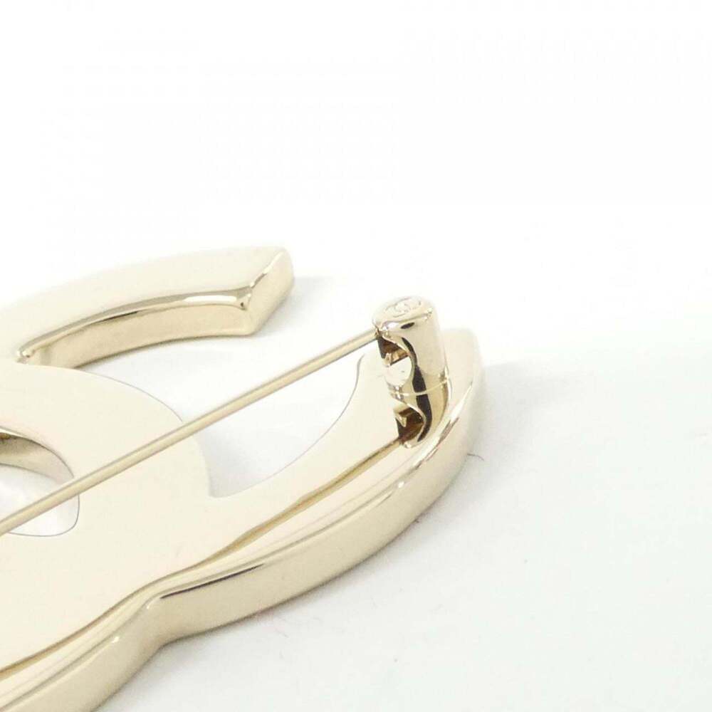 CHANEL Authentic Black Brooch - Picture 5 of 5